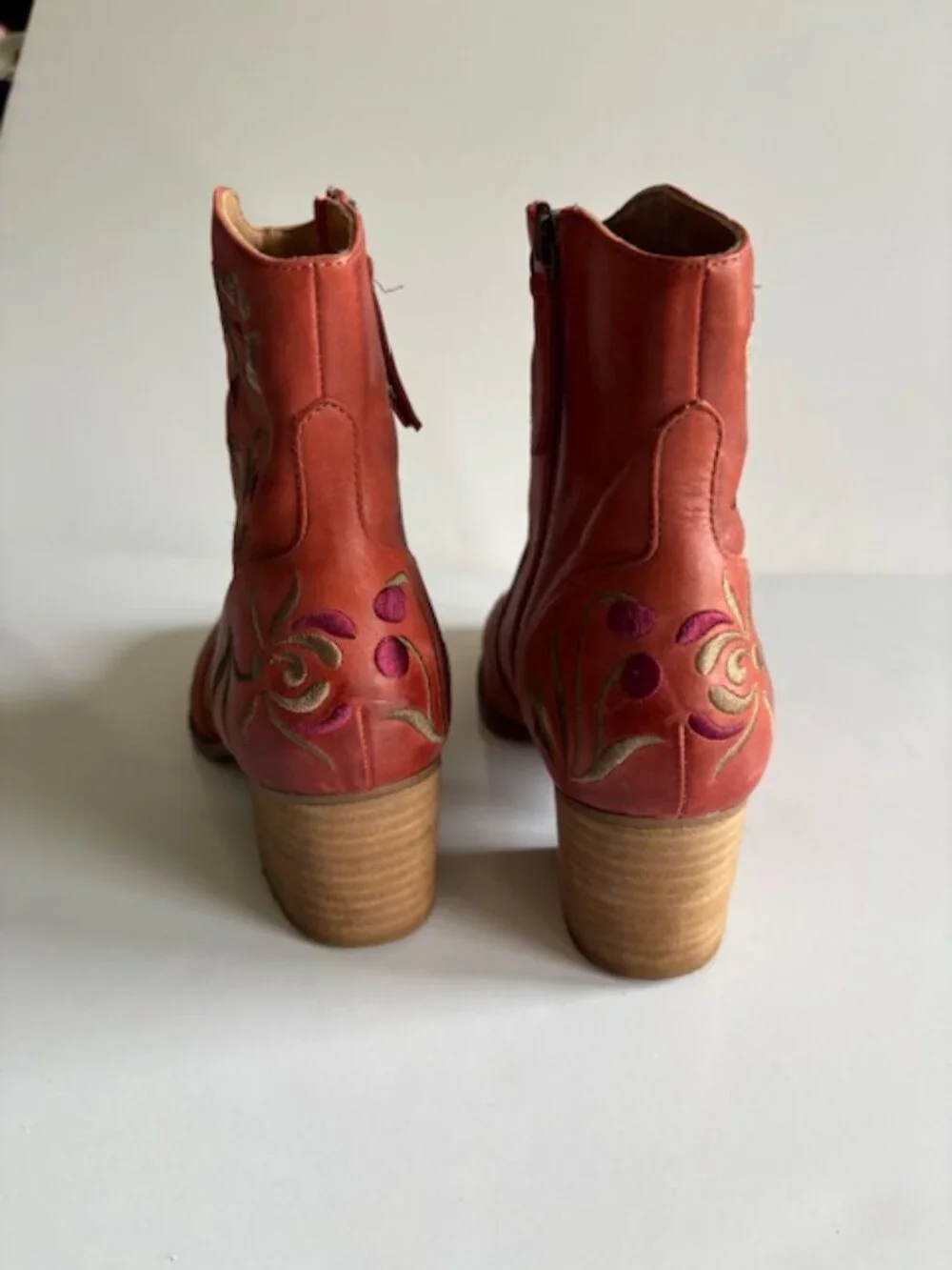 Sofft embroidered leather bootie - Picture 2 of 8